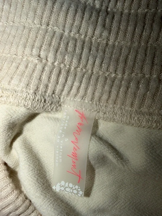 *NWT* FREE PEOPLE
UNDERCOVER BASE LAYER
SET (TOP W/ LEGGINGS) - Picture 12 of 14